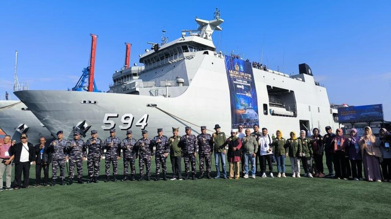 KRI Semarang Angkut 1.200 Pemudik ke Babel, Program Mudik Gratis TNI AL Penuh Antusiasme