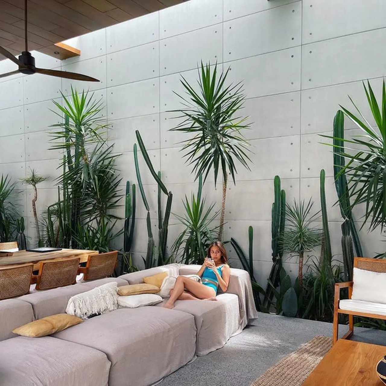 8 Potret Cantik Artis Indonesia yang Pakai Bikini Two Piece Saat