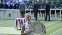 Petenis Jerman, Angelique Kerber, menjuarai Wimbledon 2018 setelah mengalahkan Serena Williams di final, Sabtu (14/7/2018). (AP Photo/Ben Curtis)