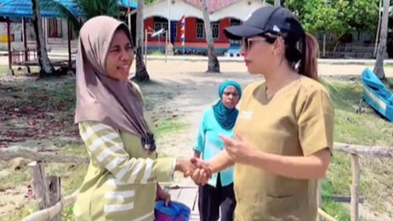 Viral Momen Dokter Setir Mobil Ambulan untuk Jemput Dua Pasiennya yang Hamil, Aksinya Banjir Pujian Warganet