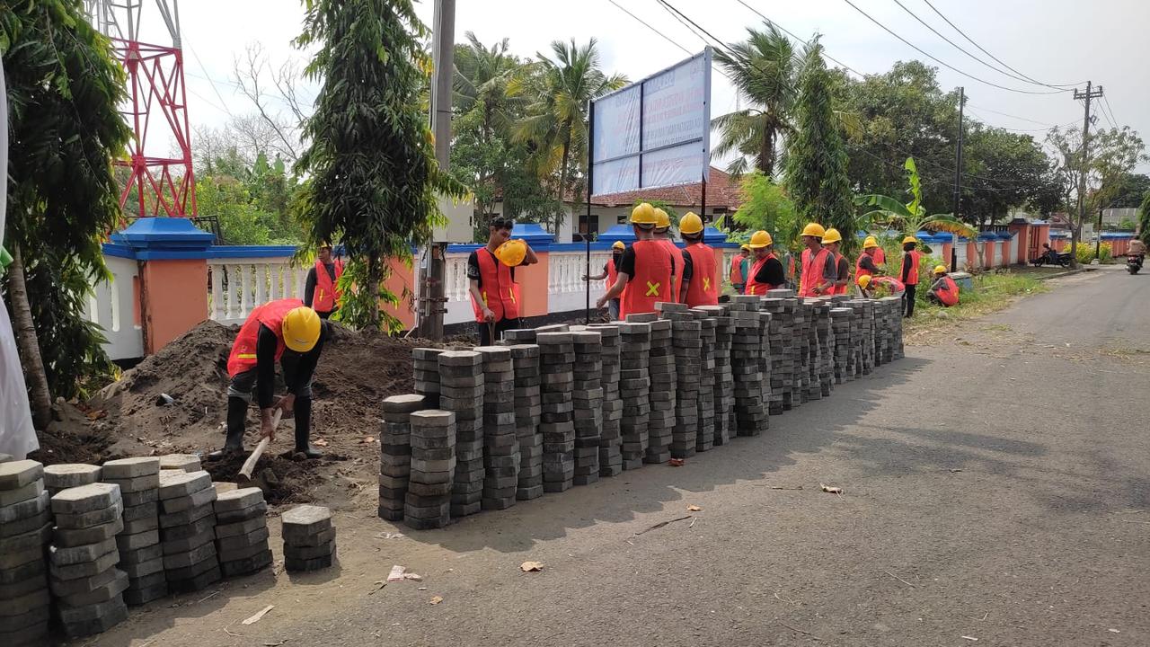 Kemenhub terus mendorong pelaksanaan program pemberdayaan masyarakat melalui padat karya.