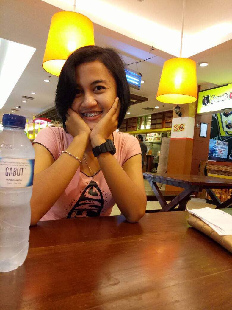 Ikko Erliana berbalut busana casual dalam kehidupan pribadinya. (foto : Liputan6.com/ panji p<a href=