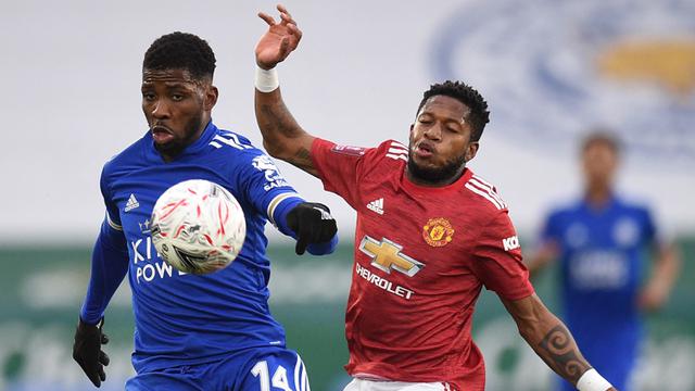 Manchester United harus gigit jari. Adalah terbuangnya satu kesempatan untuk meraih trofi musim ini.