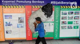 Koperasi Pemulung Berdaya menghasilkan produk plastik cacah dan plastik pres sebagai bahan pelet plastik daur ulang dengan omzet mencapai Rp 1,5 miliar per bulan. (merdeka.com/Arie Basuki)