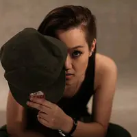 Fashion items untuk tampil keren ala Melodya Vanesha. (itsvanezz/instagram)