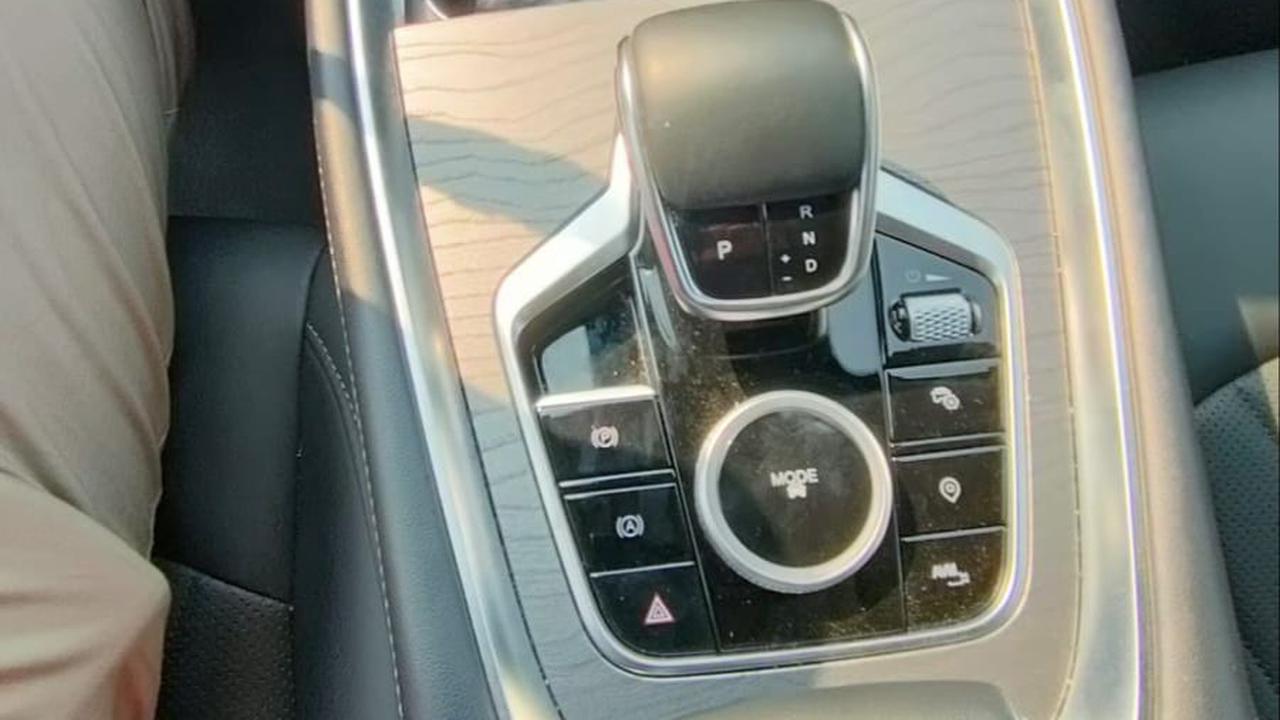 Tiggo 8 Pro Max punya 6 drive mode yang diatur: Standard, Eco, Sport, Sand, Muddy, dan Snow.