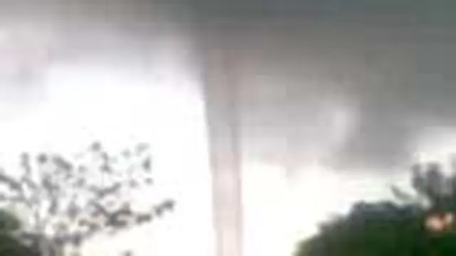 Fenomena Angin Tornado di Kota Barru, Sulsel