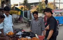 Unik Banget, Beli Gorengan untuk Takjil di India Sistemnya Pakai Timbangan
