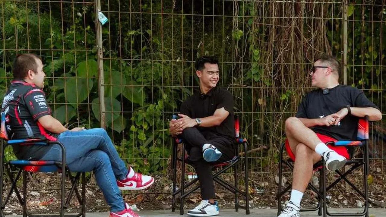 7 Potret Asiknya Pratama Arhan Latihan Drifting, Didampingi Rifat Sungkar!
