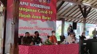 Ketua Satgas Covid-19 Doni Monardo, saat mengikuti Rapat Koordinasi Penanganan Covid-19 Wilayah Jawa Barat, dan pengendalian transportasi pada masa Idul Fitri, di Pendopo Bupati Cirebon, Kamis (29/4/2021). (Liputan6.com/ Panji Prayitno)