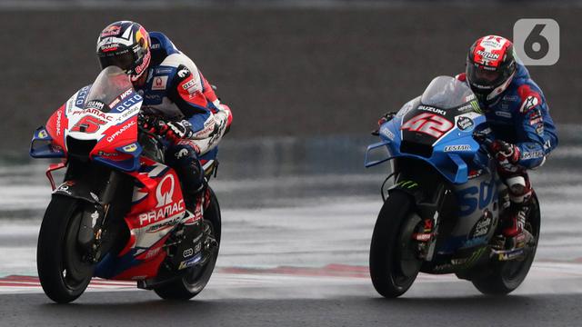 FOTO: Aksi Pembalap MotoGP Libas Lintasan Basah Pertamina Mandalika International Street Sirkuit