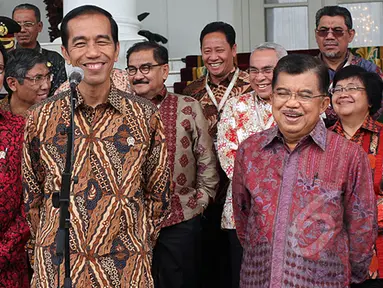 Presiden Joko Widodo bersama Wakil Presiden Jusuf Kalla memberikan keterangan seputar pelantikan Komjen Budi Gunawan menjadi Kapolri di Istana Bogor, Jum'at (13/2/2015). (Liputan6.com/Faizal Fanani)