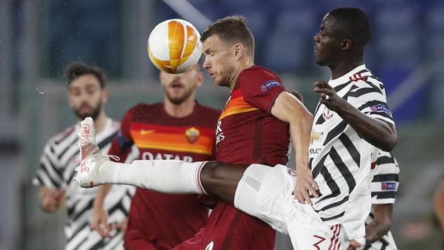 FOTO: Cavani dan De Gea Cemerlang, Roma Cuma Menang 3-2, Manchester United Lolos ke Final Liga Europa - Eric Bailly; Edin Dzeko