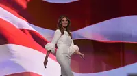 Tak Hanya Melania Trump, 10 Orang Ini Terkenal karena Telanjang