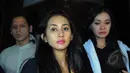 Cut Memey berkunjung ke rumah Olga di kawasan Duren Sawit, Jakarta Timur, Jumat (27/3/2015). Sejumlah artis mendatangi rumah Olga setelah mendengar kematian Olga. (Liputan6.com/Faisal R Syam) 
