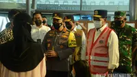 Menteri Perhubungan Budi Karya Sumadi meninjau terminal kedatangan internasional bandara Soekarno-Hatta, Tangerang, Banten, Jumat (24/12/2021). (Dok Kemenhub)