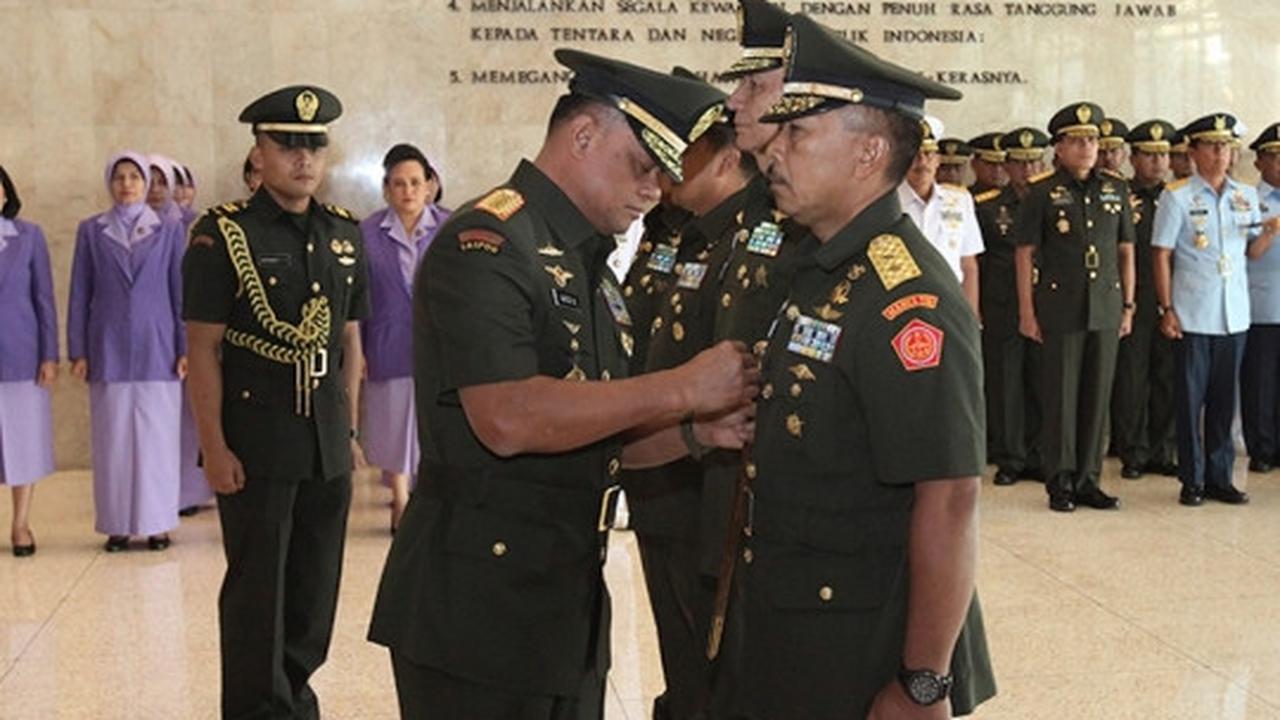 Jenderal Gatot pimpin Sertijab Aster Panglima TNI & Kapuspen TNI