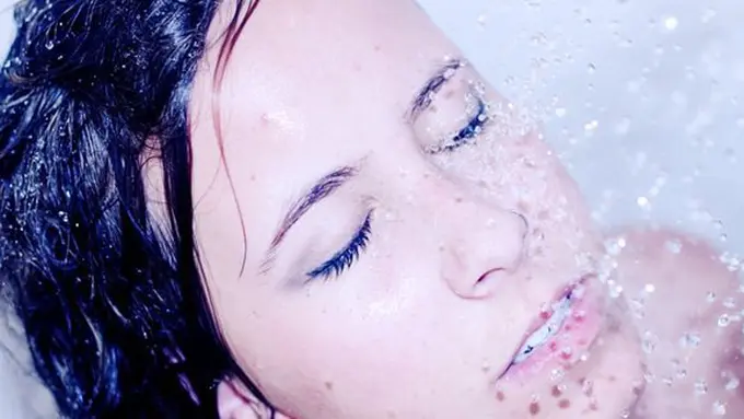 Manfaat mandi malam/copyright Pexels.com