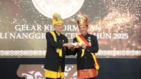 Mendagri Tito Karnavian Dianugerahi Gelar “Petua Panglima Hukom” oleh Wali Nanggroe Aceh