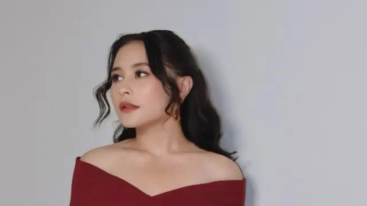 Potret Prilly Latuconsina dengan Busana Hitam, Inspirasi Tampil Jenjang untuk Wanita Tinggi 150 cm-an