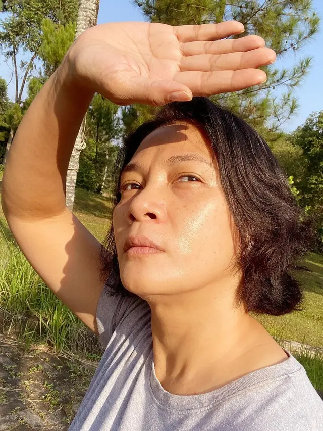 Genap Berusia 50 Tahun, Ini 6 Potret Terbaru Dian Nitami yang Tetap Awet Muda