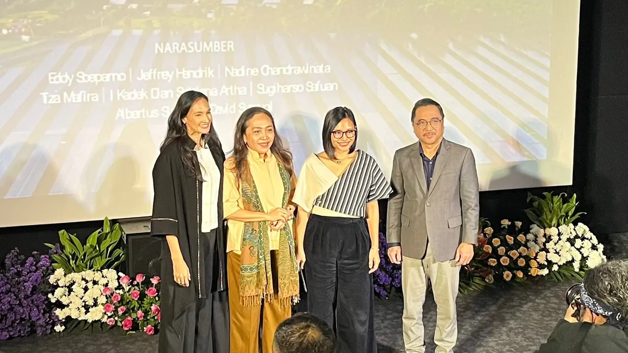 Nadine Chandrawinata, Suzanty Sitorus, Tiza Mafira, dan Abdul Kohar dalam peluncuran film dokumenter "Energi Untuk Negeri" yang diselenggarakan di kawasan Jakarta pada (1/9/2026). (Liputan6.com/Afradhiya N.R)
