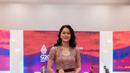 Selanjutnya ada Prisia Nasution yang hadir di acara KTT G20 Bali dalam balutan kebaya Bali lengan pendek warna pink salem, dipadukan dengan rok batik high slit. Ia melengkapi penampilannya dengan aksesori. @prisia.