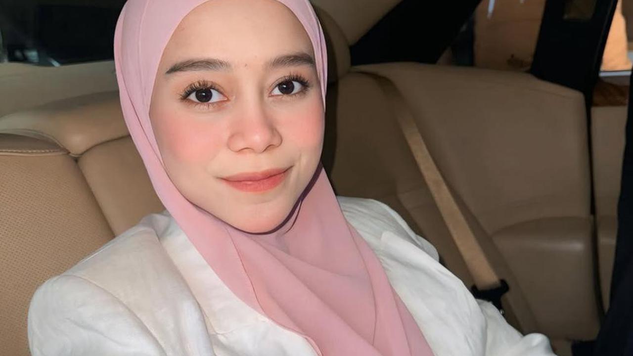 Inspirasi Hijab Lesti Kejora untuk Lebaran 2025 yang Tetap Stylish dan Nyaman