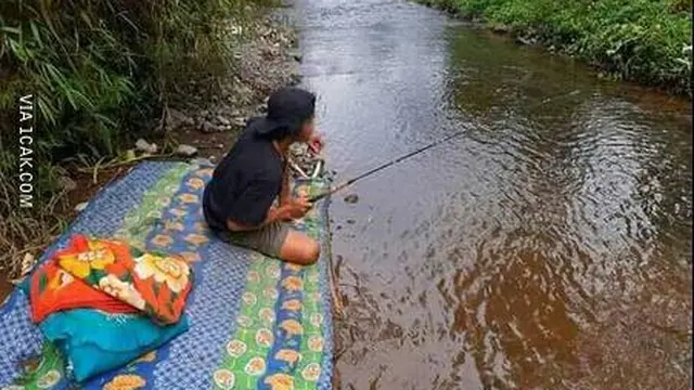6 Potret Nyeleneh Orang Mancing Ini Bikin Geleng Kepala