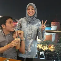 Usia pernikahan pasangan selebriti Natasha Rizky dan Desta telah menginjak usia lima tahun. Pasangan yang menikah sejak 2013 silam itu, telah dikaruniai dua orang anak. (instagram/natasharizkynew)