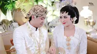 Caca Tengker menikah dengan Barry Tamin [foto: www.instagram.com/why_moments]