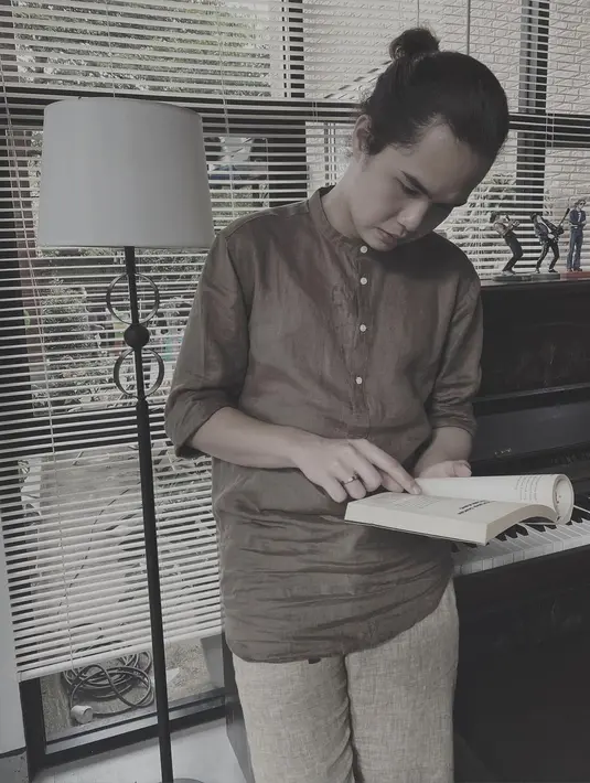 Ditemui di kawasan Jakarta Pusat, Senin (10/5/2021) usai press screening film perdananya, Dul mengatakan tentang niatannya menikah muda tersebut. Ia meminta doa agar dapat terealisasi dengan baik dan sesegera mungkin. (Instagram/duljaelani)