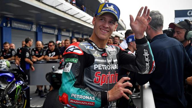 Pembalap tim Petronas Yamaha, Fabio Quartararo, berhasil meraih pole position MotoGP Thailand, Minggu (6/10/2019). (AFP/Lillian Suwanrumpha)