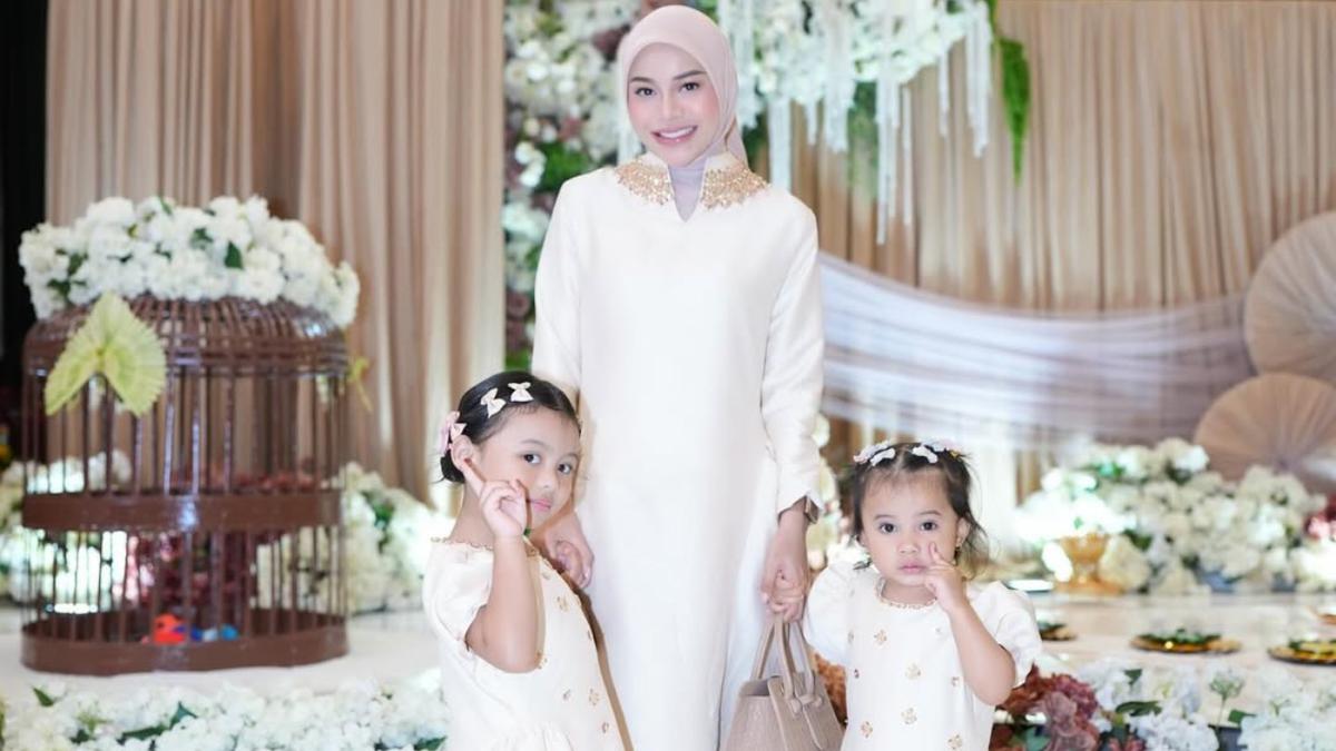 Inspirasi Model Dress Ibu dan Anak ala Aurel Hermansyah, Tampil Kompak bareng Dua Putrinya
