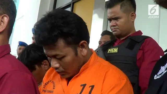 Polres Tangerang Selatan membongkar komplotan pencuri kendaraan bermotor. Modus operandinya dengan menyamar sebagai penjual nasi goreng. Aksi pencurian ini dilakukan selama 3 bulan