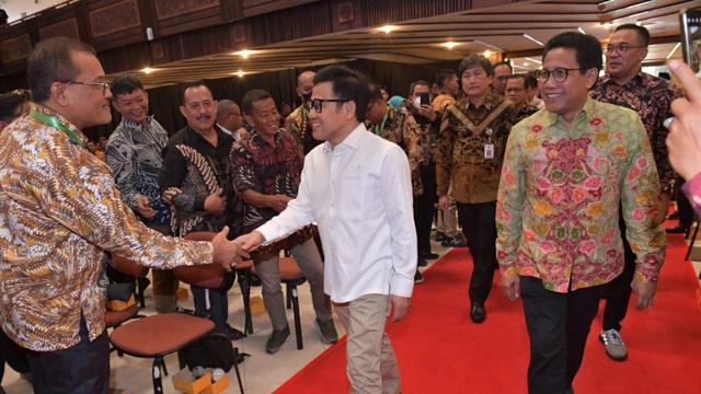 Wakil Ketua DPR RI Abdul Muhaimin Iskandar (Gus Imin) bersama Menteri Desa Pembangunan Daerah Tertinggal dan Transmigrasi (Mendes PDTT) Abdul Halim Iskandar.