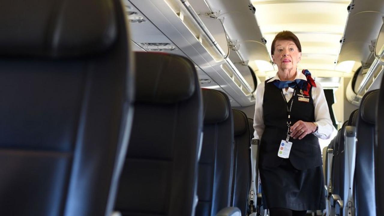 Bette Nash, seorang pramugari berusia 81 tahun yang masih sigap dalam menjalankan tugas-tugasnya (AFP)