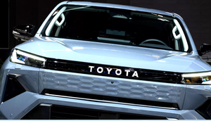 Toyota Hilux Listrik Diperkenalkan, Jarak Tempuh 380 Km di Perkotaan (Carscoops)