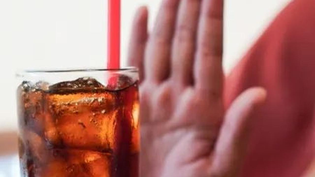 Bagaimana cara mengurangi kebiasaan minum soda?