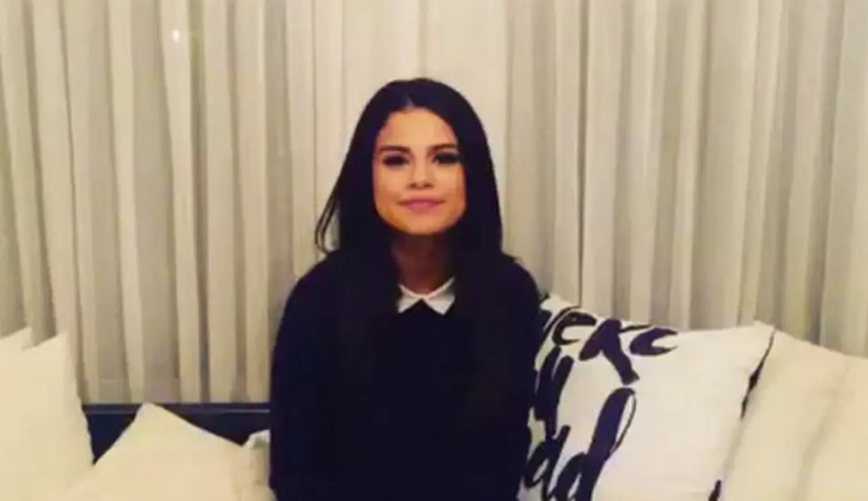 Kediaman Selena yang berlokasi di Texas juga dilanda bajir pasca terjadinya badai Harvey dan cukup membuatnya bersedih. Meskipun begitu, ia tetap berjiwa besar untuk menolong para korban yang lainnya. (Instagram/Selenagomez)