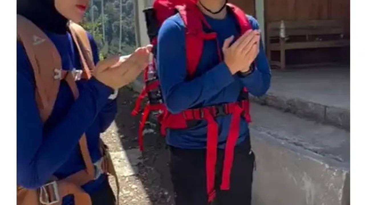 6 Potret Henny Rahman dan Alvin Faiz Mendaki Gunung Merbabu, Jadi Hobi Baru