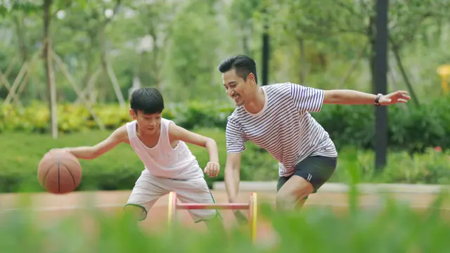 Bermain Basket dengan Anak