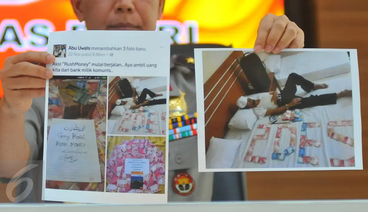 Irjen Boy Rafli Amar menunjukan foto pelaku penyebar isu Rush Money di Mabes Polri, Jakarta, Sabtu (26/11). Tersangka ditangkap setelah pulang mengajar di kawasan Pejagalan, Penjaringan, Jakarta Utara, Kamis (24/11). (Liputan6.com/Angga Yuniar)