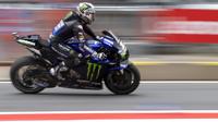 Pembalap Monster Energy Yamaha, Maverick Vinales, saat latihan cepat (FP3) MotoGP Austria di Sirkuit Red Bull Racing, Spielberg, Sabtu (15/8/2020). Vinales keluar sebagai rider tercepat dengan waktu terbaiknya 1 menit 24,317 detik. (AFP/Joe Klamar)