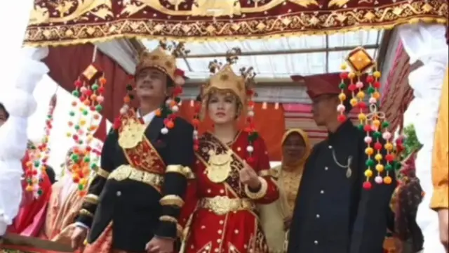 Foto Lawas Pernikahan Karina Ranau dan Epy Kusnandar