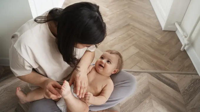 Ilustrasi Pijat Bayi