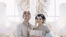 Kebahagiaan tengah menyelimuti presenter Sabrina yang resmi dipinang Belva Devara, CEO Ruangguru. Keduanya telah melangsungkan akad nikah pada Sabtu (5/3/2022) di Ciputra Artpreneur, Jakarta.  (Instagram/belvadevara).