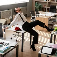 Kunci untuk tetap produktif dan bahagia ada pada keberanian kita menjaga diri dengan boundaries yang jelas. (foto/dok: freepik)