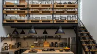 8 Desain Dapur Mezzanine Industrial dengan Elemen Kayu Daur Ulang, Efisiensi Ruang dan Bahan