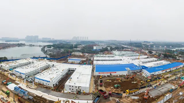 Foto udara menunjukkan rumah sakit Huoshenshan yang berarti Gunung Dewa Apidi Wuhan, provinsi Hubei, China pada Minggu (2/2/2020).